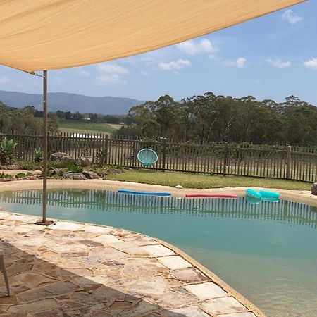 Blueberry Hill Vineyard Stay Rothbury Екстер'єр фото