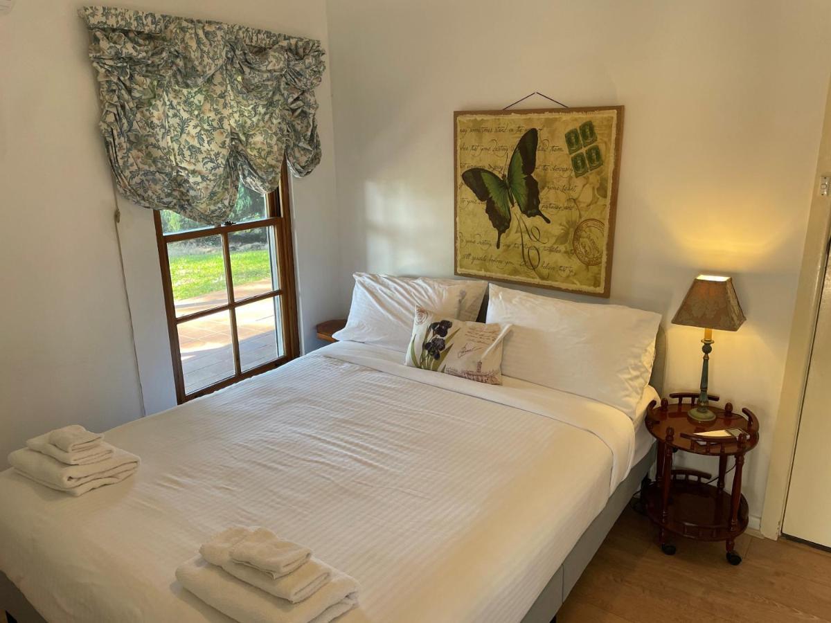 Blueberry Hill Vineyard Stay Rothbury Екстер'єр фото