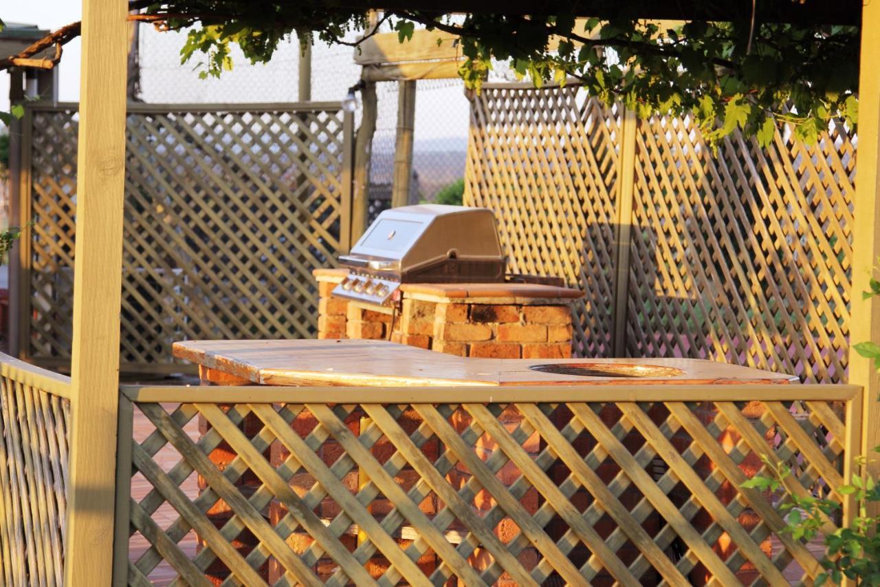 Blueberry Hill Vineyard Stay Rothbury Екстер'єр фото